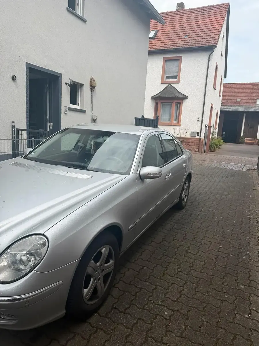 Gebraucht Mercedes E270 177 PS (130 kW) 2005 Grau Limousine