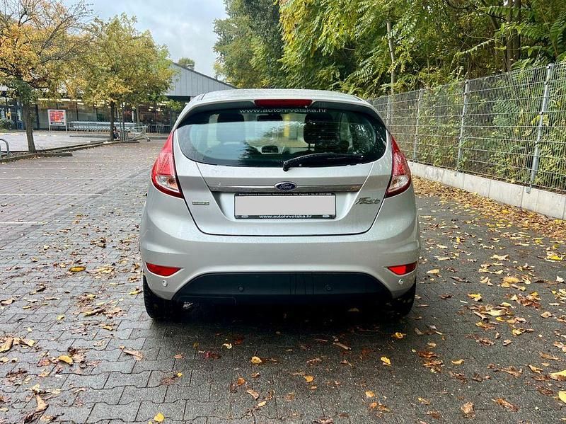 Gebraucht Ford Fiesta Titanium 101 PS (74 kW) 2014 Silber Kleinwagen