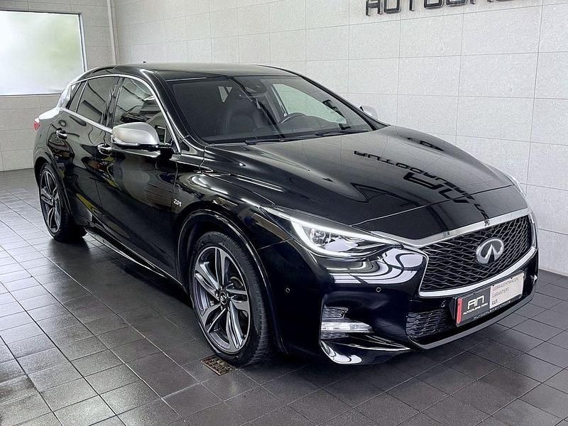 Gebraucht Infiniti Q30 Premium 211 PS (155 kW) 2017 Schwarz Kleinwagen