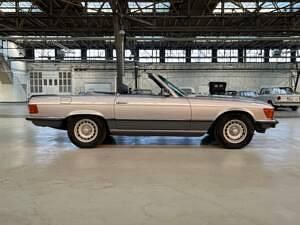 Gebraucht Mercedes SL500 231 PS (169 kW) 1984 Silber Cabrio