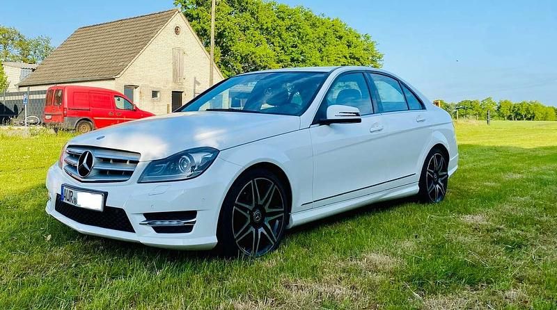 Weiß Gebraucht 2012 Mercedes C200 AMG Limousine | 13.999 € (Teuer) - Bild 1/4