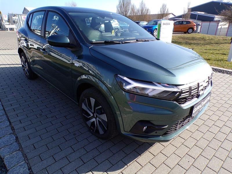 Neu Dacia Sandero Expression 101 PS (74 kW) 2026 Grün Limousine