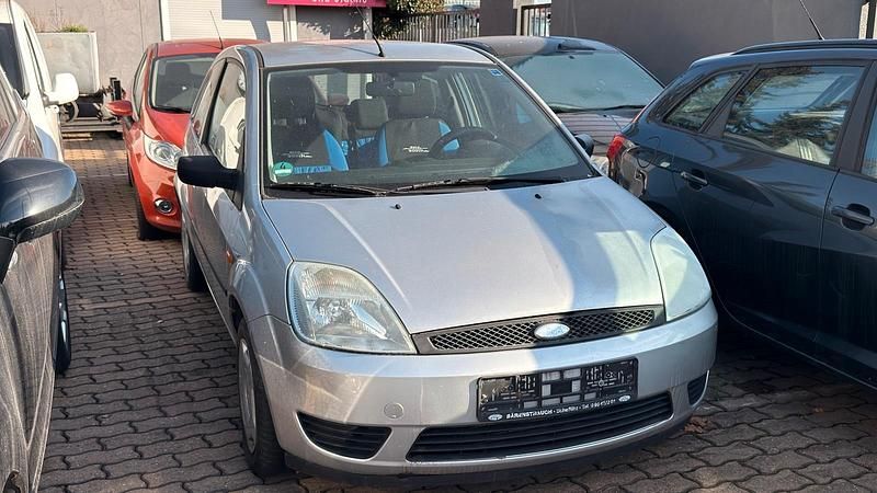 Silber Gebraucht 2005 Ford Fiesta Kleinwagen | 250 € (Superpreis) - Bild 1/4