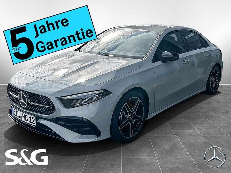 Manufaktur lack manufaktur alpin Gebraucht 2025 Mercedes A200 AMG Limousine | 38.449 € (Teuer) - Bild 1/4