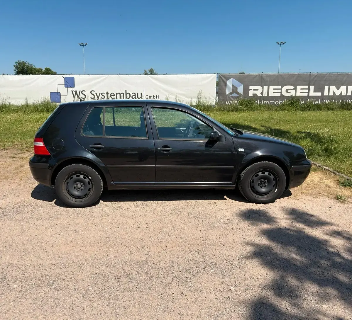 Gebraucht VW Golf IV 75 PS (55 kW) 2003 Schwarz Kleinwagen