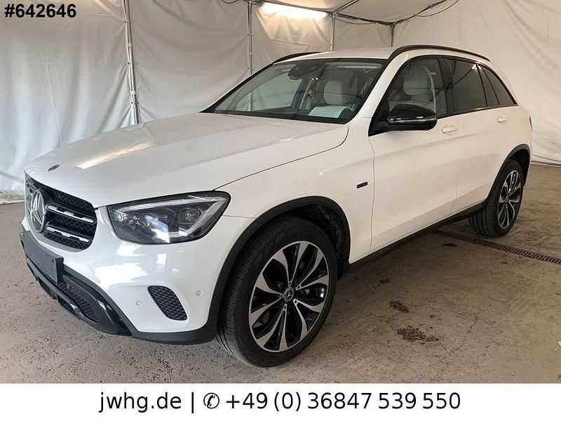 Polarweiss Gebraucht 2021 Mercedes GLC300e SUV | 26.750 € (Fairer Preis) - Bild 1/4