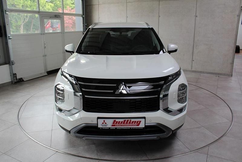 Neu Mitsubishi Outlander P-HEV Select 306 PS (225 kW) 2026 Weiß SUV