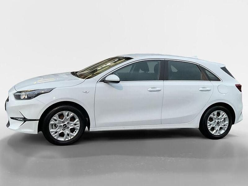 Gebraucht Kia Ceed Vision 140 PS (102 kW) 2025 Weiß Kleinwagen