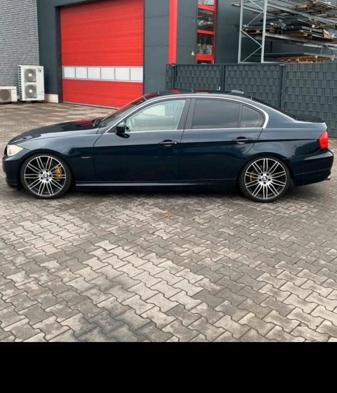 Gebraucht BMW 325 218 PS (160 kW) 2009 Blau Limousine