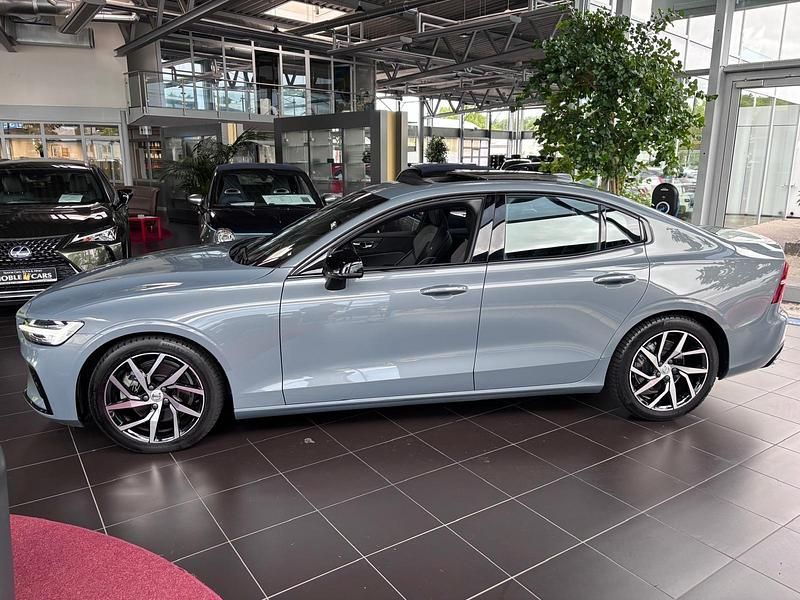 Gebraucht Volvo S60 R-Design 197 PS (144 kW) 2022 Grau Limousine