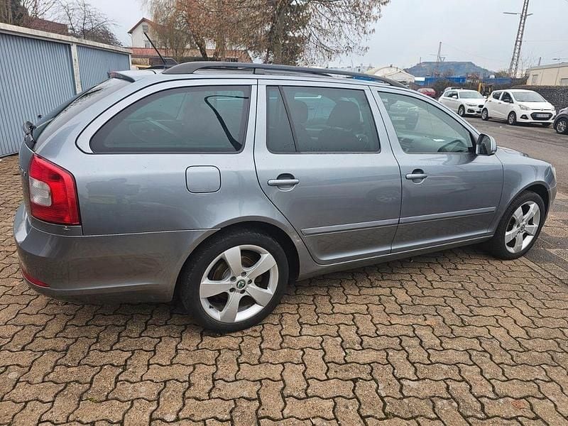 Gebraucht Skoda Octavia Ambition 140 PS (102 kW) 2013 Grau Kombi