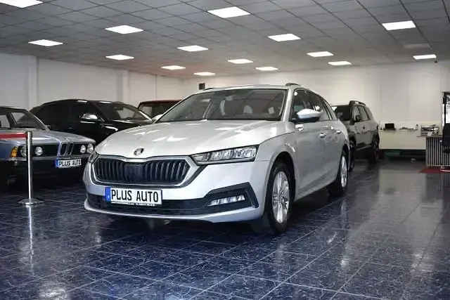 Gebraucht Skoda Octavia Ambition 116 PS (85 kW) 2022 Brilliantsilber Kombi