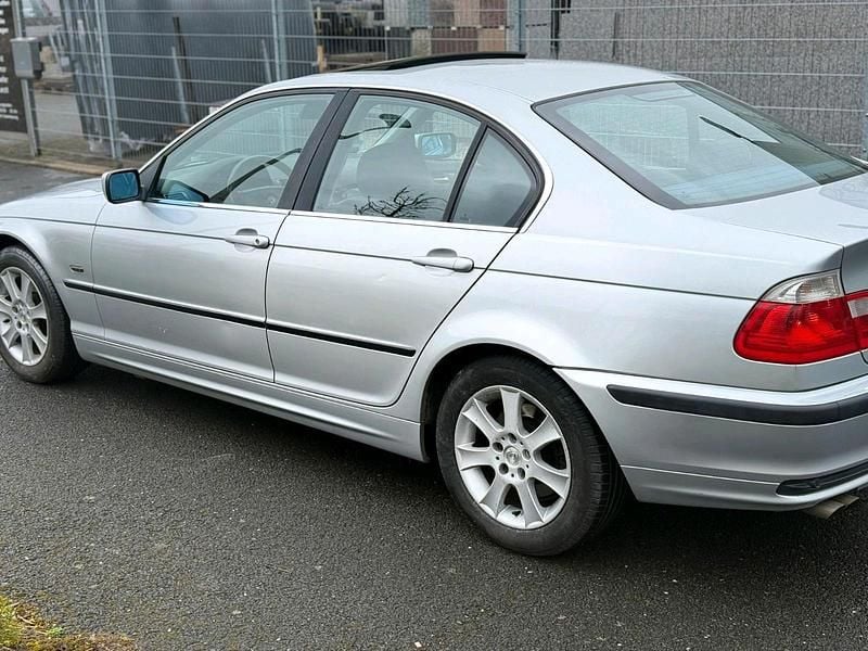 Gebraucht BMW 325 192 PS (141 kW) 2001 Silber Limousine