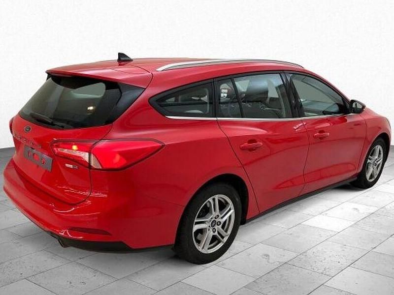 Gebraucht Ford Focus Cool & Connect 140 PS (102 kW) 2022 Rot Limousine