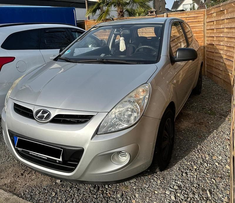 Gebraucht Hyundai i20 75 PS (55 kW) 2009 Grau Kleinwagen