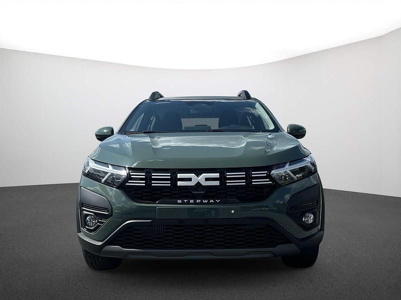 Neu Dacia Sandero Expression 91 PS (66 kW) 2025 Safarigrüngrau Kleinwagen