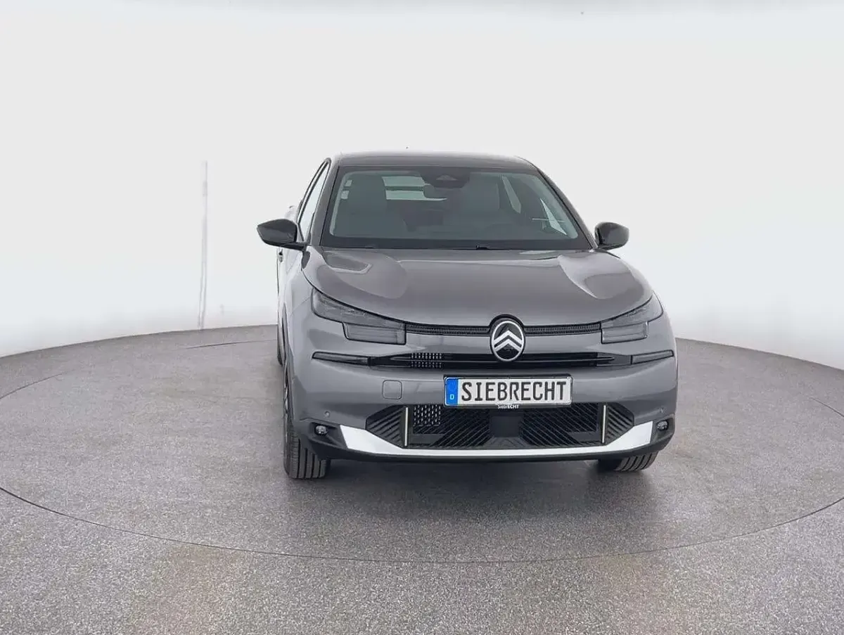 Neu Citroën C4 131 PS (96 kW) 2025 Lackierung manhattan green/typ Limousine