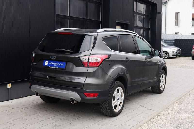Gebraucht Ford Kuga Trend 120 PS (88 kW) 2019 Grau SUV