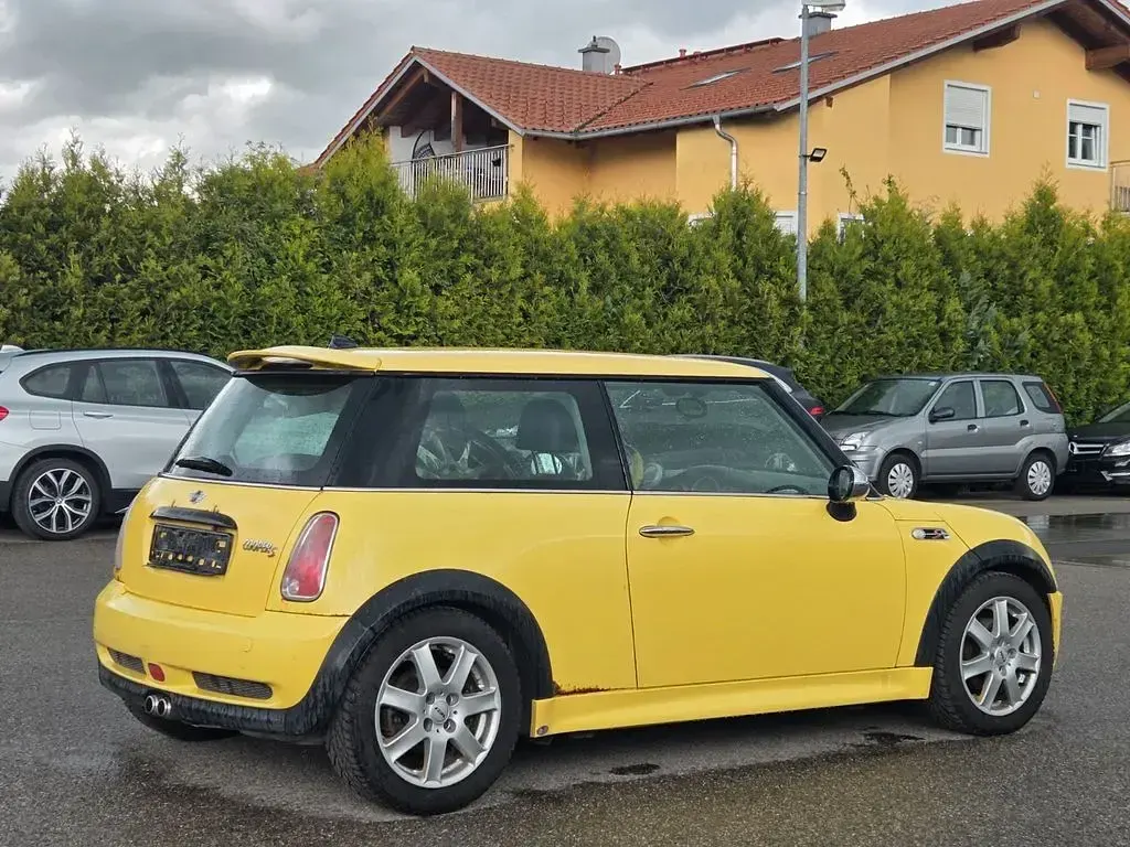 Używany Mini Cooper S 163 KM (119 kW) 2002 Żółty Hatchback