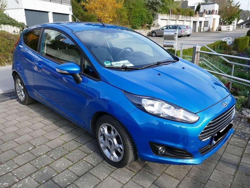 Gebraucht Ford Fiesta SYNC Edition 101 PS (74 kW) 2015 Blau Limousine