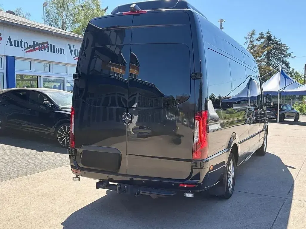 Używany Mercedes Sprinter 190 KM (139 kW) 2022 Czarny Van