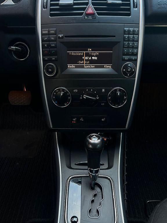 Gebraucht Mercedes B200 140 PS (102 kW) 2009 Silber Van / Kleinbus