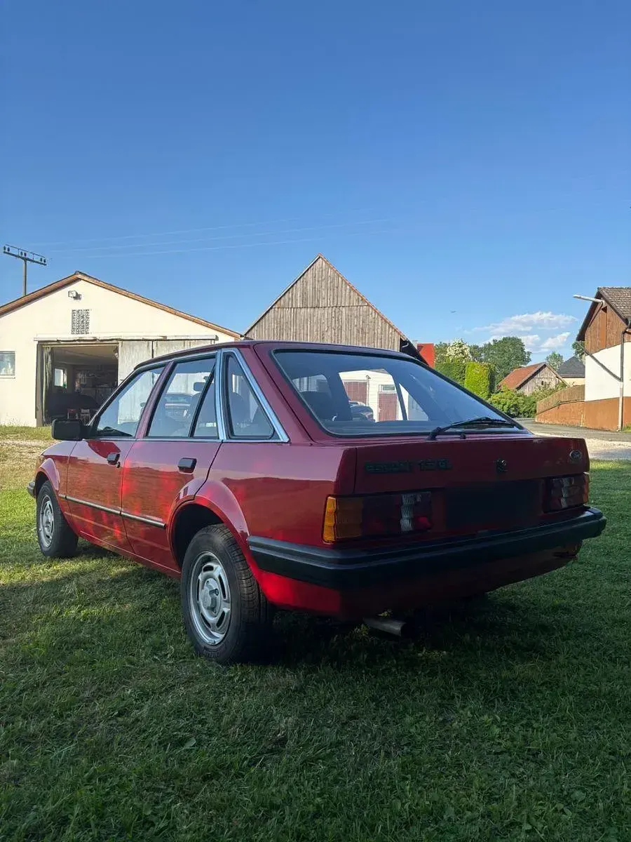 Gebraucht Ford Escort 79 PS (58 kW) 1985 Rot Limousine