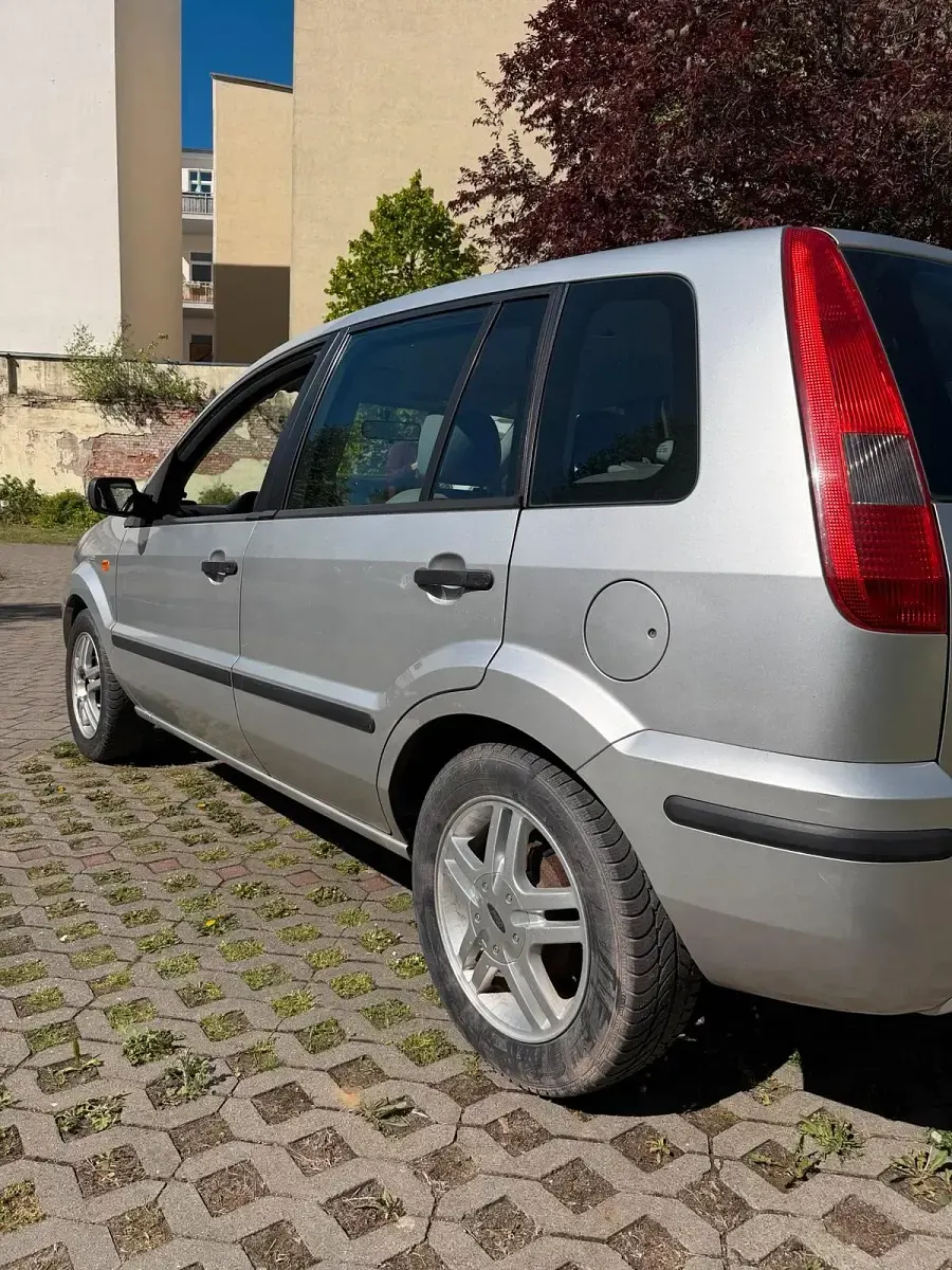 Second-hand Ford Fusion 82 CP (60 kW) 2002 Argintiu Hatchback