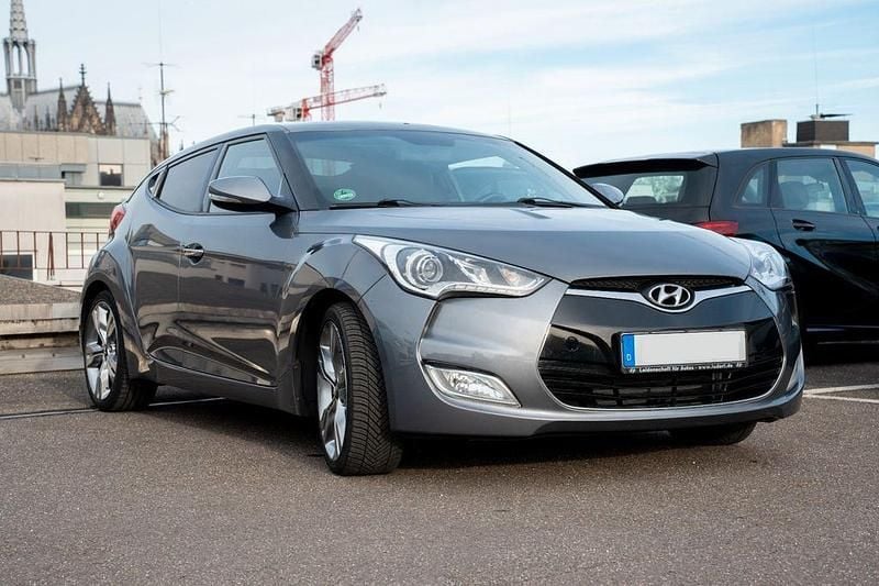 Grau Gebraucht 2011 Hyundai Veloster Premium Coupé | 6.500 € (Fairer Preis) - Bild 1/4