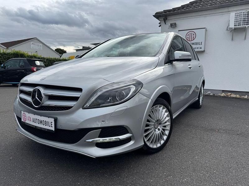 Silber Gebraucht 2013 Mercedes B200 Sport Van / Kleinbus | 11.975 € (Fairer Preis) - Bild 1/4
