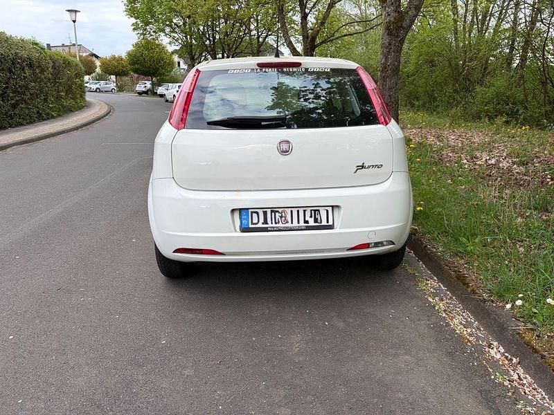 Gebraucht Fiat Punto Active 65 PS (47 kW) 2009 Weiß Kleinwagen