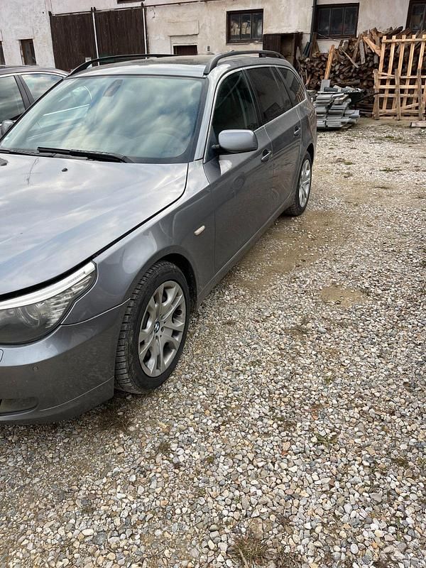 Gebraucht BMW 525 197 PS (144 kW) 2009 Grau Kombi