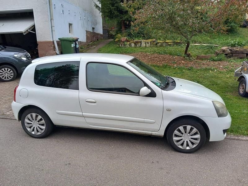 Weiß Gebraucht 2007 Renault Clio II Kleinwagen | 660 € - Bild 1/4
