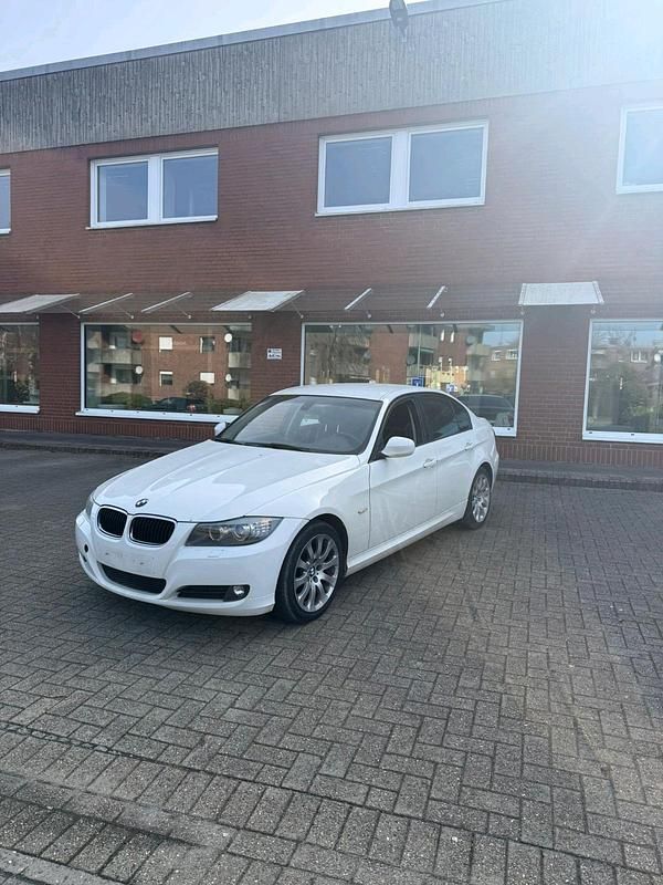 Gebraucht BMW 316 143 PS (105 kW) 2011 Weiß Limousine