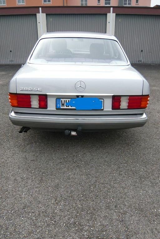 Second-hand Mercedes E280 185 CP (136 kW) 1981 Argintiu Berlinǎ
