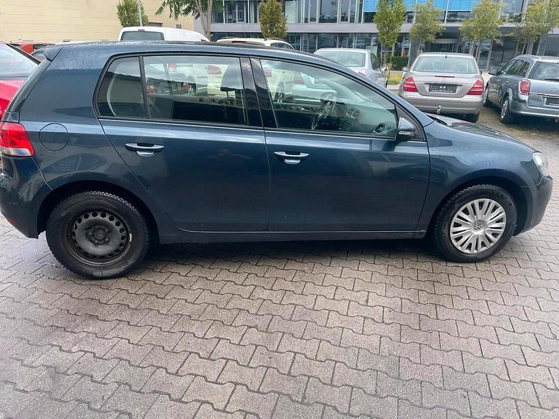 Gebraucht VW Golf VI 105 PS (77 kW) 2010 Grau Kleinwagen