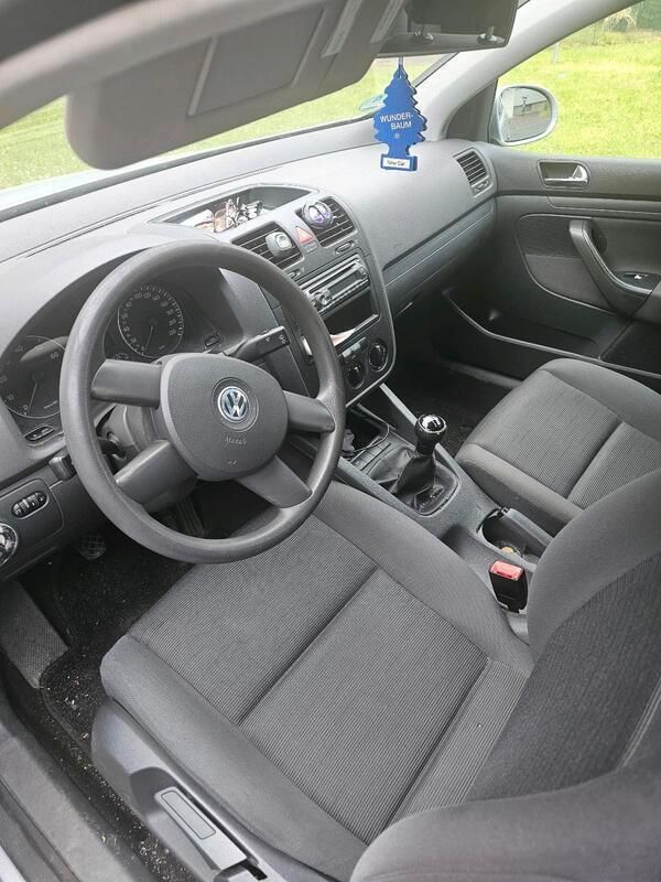 Silber Gebraucht 2004 VW Golf V Kleinwagen | 900 € (Superpreis) - Bild 1/4