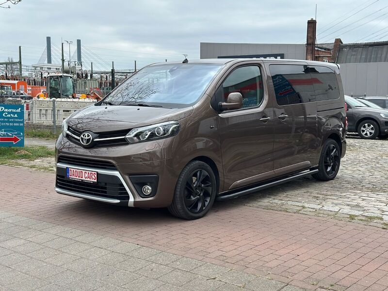 Braun Gebraucht 2020 Toyota Proace Verso Executive Kombi | 28.999 € (Guter Preis) - Bild 1/4