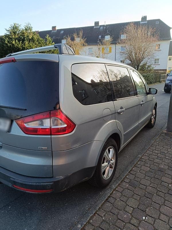 Gebraucht Ford Galaxy 140 PS (102 kW) 2009 Grau Van / Kleinbus