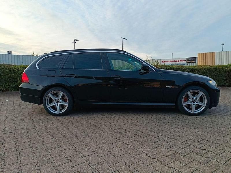 Gebraucht BMW 325 204 PS (150 kW) 2010 Schwarz Kombi