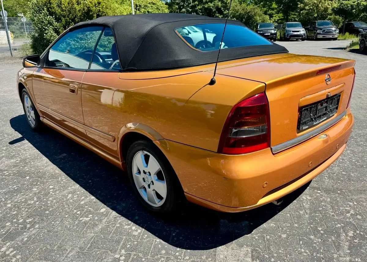 Używany Opel Astra Cabriolet 125 KM (91 kW) 2003 Złoty Kabriolet