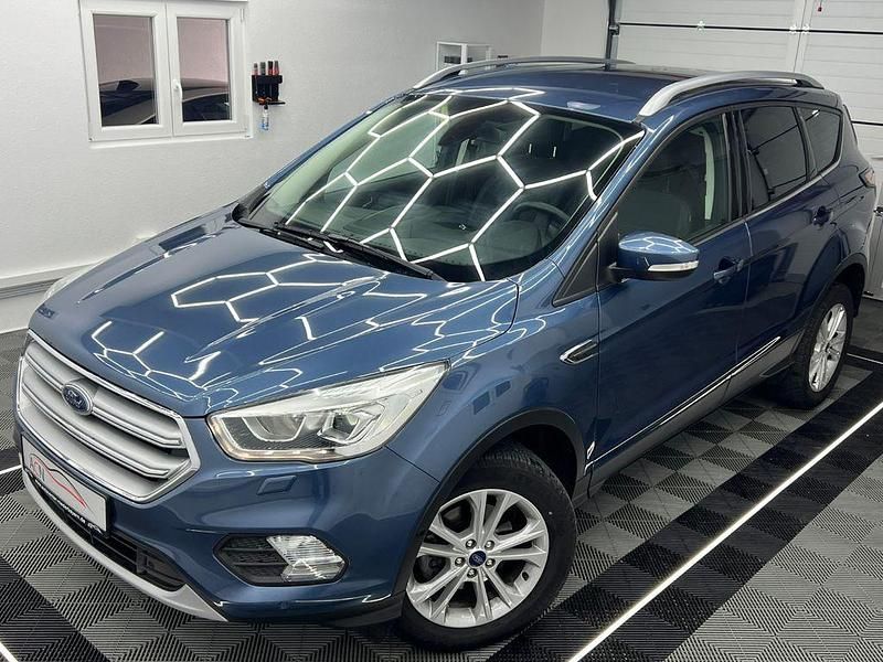 Usado Ford Kuga Titanium 150 HP (110 kW) 2019 Azul SUV