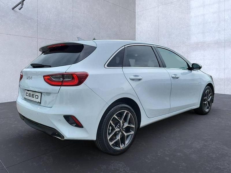 Neu Kia Ceed Style 140 PS (102 kW) 2026 Weiß Kleinwagen