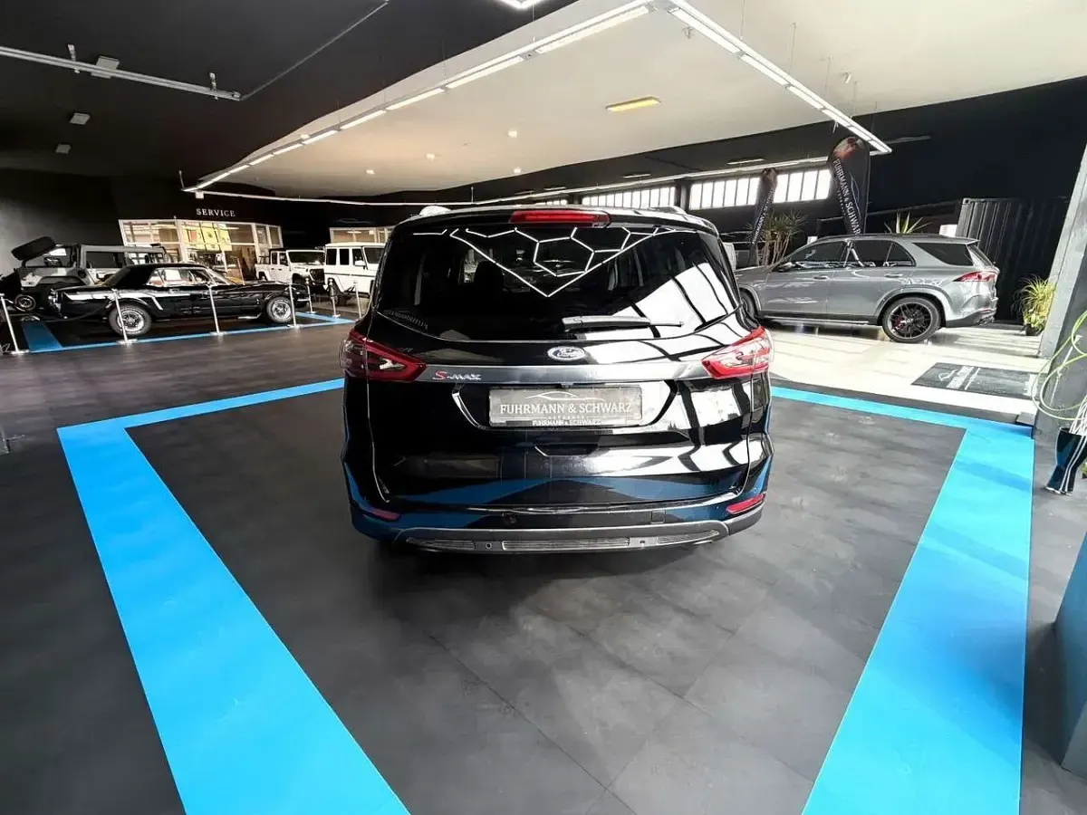 Gebraucht Ford S-MAX Titanium 150 PS (110 kW) 2018 Schwarz Van / Kleinbus