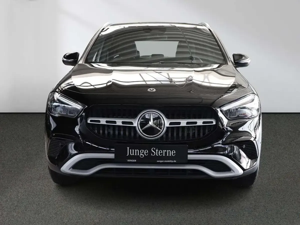 Gebraucht Mercedes GLA200 163 PS (119 kW) 2024 Unilack nachtschwarz SUV