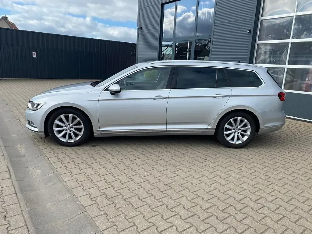 Gebraucht VW Passat Highline 150 PS (110 kW) 2018 Silber Kombi