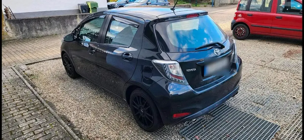 Gebraucht Toyota Yaris 99 PS (72 kW) 2014 Schwarz Kleinwagen
