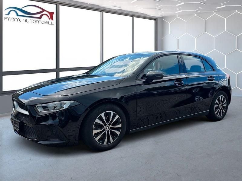 Schwarz Gebraucht 2022 Mercedes A180 Limousine | 17.985 € (Superpreis) - Bild 1/4