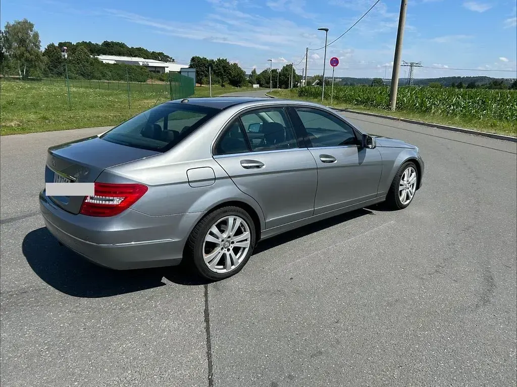 Gebraucht Mercedes C180 156 PS (114 kW) 2013 Silber Limousine