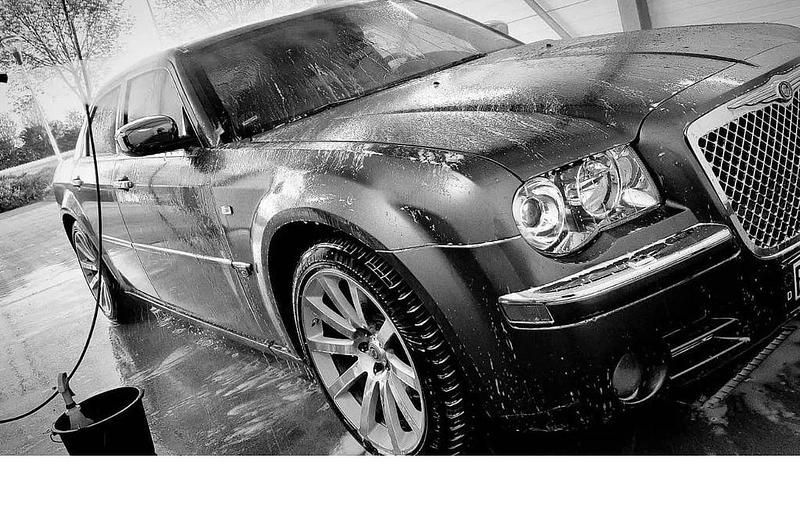 Grau Gebraucht 2007 Chrysler 300C Limousine | 10.500 € (Fairer Preis) - Bild 1/4